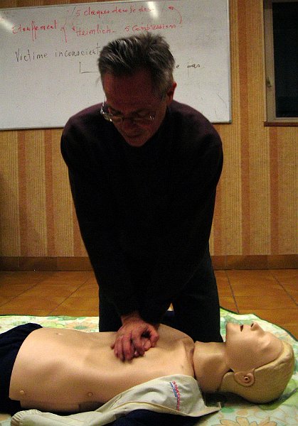 2011-10-14 16 Victime inconsciente-Reanimation Cardio-Pulmonaire.JPG